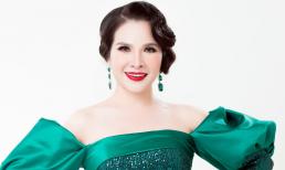 Hoa hậu Thanh Thúy ngọt ngào đến mê lòng, khoe nhan sắc quyến rũ đài các chúc Tết độc giả