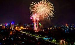 Màn pháo hoa rực sáng trên bầu trời Hà Nội trong thời khắc chuyển giao năm mới Tân Sửu 2021