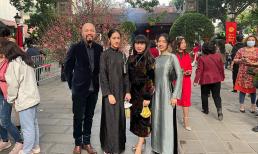 Gia đình 4 thành viên nhà NSƯT Đức Hùng 'tông xuyệt tông' xuống phố du Xuân