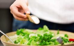 Nếu bạn muốn tránh xa bệnh cao huyết áp, hãy ăn ít hai thứ này