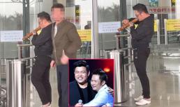 Ca sĩ Quang Lê quay lén cảnh Bằng Kiều hút thuốc lào ở sân bay 