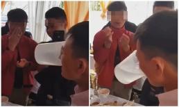 Nhà trai đặt 5 ca rượu lên thách đấu nhà gái, bố cô dâu có pha xử lý khiến tất cả tái mặt