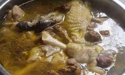 Khi hầm gà, việc cho nước vào và hầm trực tiếp là một sai lầm lớn, bạn hãy thêm một bước nữa là món gà hầm rất ngon và bổ dưỡng