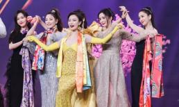 6 đại mỹ nhân Hoa ngữ gây sốt với màn chụp ảnh theo nhóm, Dương Mịch thể hiện EQ cực cao khi cứu MC khỏi tình huống khó xử