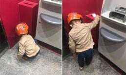 Cậu bé 4 tuổi kiên nhẫn nhặt sạch biên lai ở cây ATM được dân mạng khen ngợi