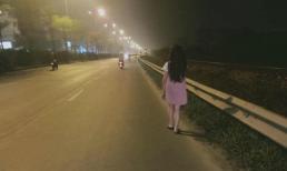 Hậu Valentine Trắng, cô gái đi bộ một mình ngoài đường, liên tục khóc lóc chửi rủa đàn ông gây xôn xao