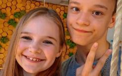 Mẫu nhí 8 tuổi người Ukraine được bố mẹ sắp đặt kết hôn và chung sống với cậu bé 13 tuổi, trở thành công cụ kiếm tiền của bố mẹ