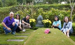 Vợ và bạn bè đến viếng mộ cố nhạc sĩ Trần Lập nhân dịp 5 năm ngày giỗ