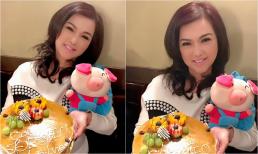 Bà xã cố nghệ sĩ Chí Tài xinh tươi, rạng rỡ ăn tiệc mừng ca khúc đạt 1 triệu views trên YouTube 