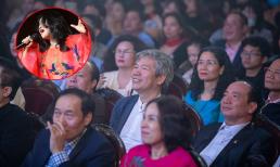 Bạn trai bác sĩ không rời mắt khỏi Diva Thanh Lam khi ngồi phía dưới hàng ghế khán giả