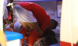 Hành động của Hoàng Thịnh sau pha vào bóng gây chấn thương ghê rợn cho Hùng Dũng