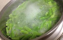 2 loại rau củ 'nhất định phải chần' trước khi xào! Chuyên gia: Dù lười đến đâu bạn cũng không thể bỏ qua bước này 