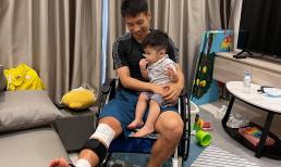 Cầu thủ Đỗ Hùng Dũng đã về nhà, gây xúc động với khoảnh khắc bế con trai sau chấn thương 