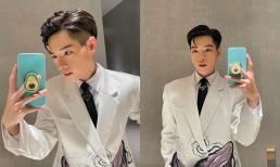 Đức Phúc gây ''lú'' cực mạnh với pha chụp ảnh trước gương không cần camera