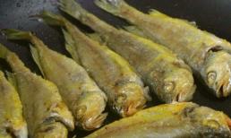 Khi rán cá da luôn bị nứt, anh chủ nhà hàng tiết lộ một cách giúp cá không dính chảo, không bị nát