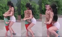 Gái xinh gây tranh cãi khi kéo áo thun trùm lên đầu bé trai rồi ôm sát cơ thể
