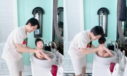 Đông Nhi tung khoảnh khắc Ông Cao Thắng tắm cho Winnie, chốt luôn một câu đầy tự hào: 'Đây là chồng tui'