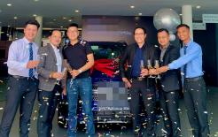 NSƯT Hoàng Hải tậu xế hộp xịn, Diễm Hương bình luận: 'Đóng xong 1 bộ phim mua được xe ô tô luôn'