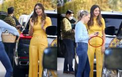 Miranda Kerr hiếm hoi xuất hiện sau khi sinh con! Vùng bụng dưới lộ ngấn mỡ, vẫn không quên bán sản phẩm của chính mình