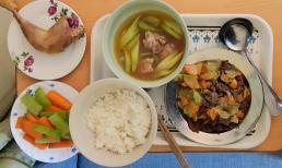 Nhìn mâm cơm cữ mà bố mẹ chồng chuẩn bị, con dâu rưng rưng xúc động