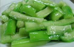 Khi xào mướp, bạn chỉ cần áp dụng '1' mẹo này là mướp sẽ thơm và mềm, không ra nước và không bị thâm đen