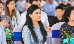 Hình chụp mới nhất hé lộ nhan sắc của mẹ chồng Tăng Thanh Hà ở tuổi ngoài 50 