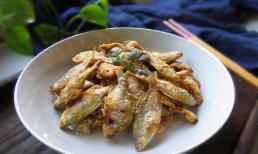 Bạn không cần phải nhằn xương khi ăn cá, có thể nhai giòn rụm từ đầu đến cuối, chỉ cần thêm bước này khi rán