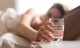 Mật ong, nước muối nhạt, cà phê và nước ấm: Loại nào mới thực sự có lợi cho sức khỏe khi uống vào buổi sáng 