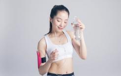 Người sống thọ thường có 4 đặc điểm này khi uống nước, nếu bạn có cả 4 thì xin chúc mừng, bạn rất khỏe mạnh