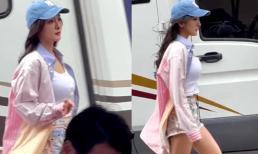 Nhan sắc thật Dương Mịch qua ống kính 'team qua đường': Thân hình mỏng như tờ giấy A4 nhưng vòng một căng đầy