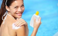 Chỉ bôi kem chống nắng vẫn chưa đủ, các Giáo sư da liễu chỉ ra những điều chị em phải 'khắc cốt ghi tâm'