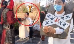 Đến phủ Khai Phong, du khách không đeo khẩu trang bị 'gông cổ' giải về cho 'Bao Đại Nhân'