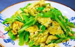 Mướp đắng xào không nên rắc muối để loại bỏ vị đắng, học một cách hay, mướp đắng không bị đắng vừa giòn, mềm vừa thơm