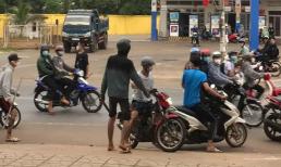  2 nữ sinh lớp 11 rủ hàng chục thanh thiếu niên đi giải quyết mâu thuẫn