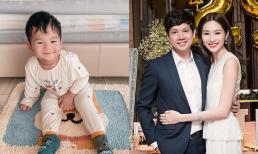 Quý tử nhà Đặng Thu Thảo gần 1 tuổi đã rất hào hứng với sách vở, làm bố doanh nhân phát mê mệt 