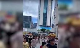 Tòa tháp 79 tầng rung lắc dữ dội dù không có động đất khiến hàng ngàn người hoảng loạn tháo chạy
