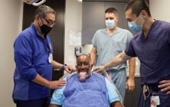 Di chứng hiếm gặp của những người sống sót sau Covid-19 ở Hoa Kỳ: lưỡi quá to không thể nhét vừa miệng