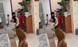 Xúc động khoảnh khắc 2 em bé ùa ra đón bố đi trực chống dịch trở về