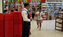 'Con chị ăn trộm đồ, tôi muốn kiểm tra', mẹ nói 1 câu khiến nhân viên bảo vệ không thốt nên lời