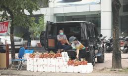 Bán hàng vì 'đam mê': Cặp đôi mang siêu xe 12 tỷ đi chở vải thiều bán rong 20 nghìn/1kg