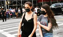 Suri xuất hiện bên Katie Holmes xóa tan tin đồn dọn về ở với Tom Cruise sau nhiều năm xa cách