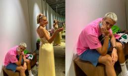 Cậu hai nhà Becks đưa bạn gái đi shopping, biểu cảm 'khó đỡ' khiến Victoria cũng phải vào trêu con trai