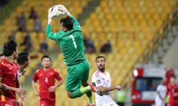 Thủ môn Tấn Trường xin lỗi vì để thua UAE, triệu fan Việt ùa vào động viên