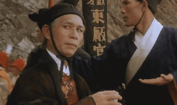 47 tuổi vào nghề và đóng thái giám cả nửa cuộc đời, sau này ông được Châu Tinh Trì lăng xê nổi tiếng