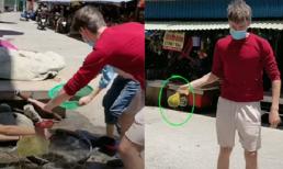 Hành động của chàng trai Tây khi mua tôm khiến chị bán hàng 'sốc nhẹ'