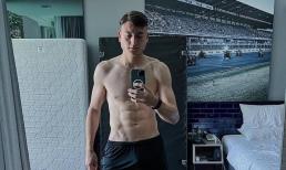 Đặng Văn Lâm đọ body 6 múi với dàn cầu thủ của đội tuyển bóng đá Việt Nam