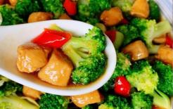 Bông cải xanh và món này là một sự kết hợp hoàn hảo, vừa rẻ, vừa ngon, vừa bổ, phù hợp với mọi lứa tuổi, 'ngon gấp trăm lần thịt'