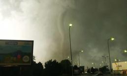 Lốc xoáy cực mạnh càn quét tại Séc, làng mạc tan hoang như ngày tận thế