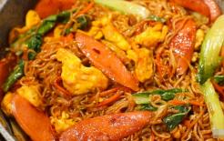 Mì xào ở nhà thế này ngon không thua gì ngoài hàng đâu nhé! Thành phần chỉ có giá 5 thứ