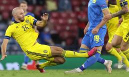 Pha vào bóng nguy hiểm nhất Euro 2020: Cẳng chân của cầu thủ Ukraine bị đối thủ đạp thành hình gấp khúc